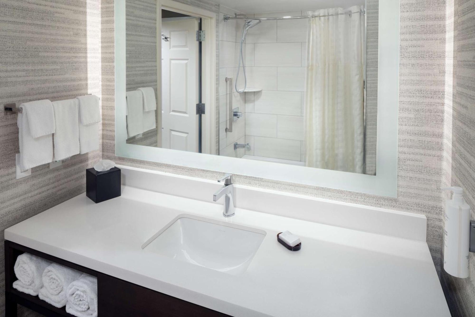 Embassy Suites By Hilton Laredo Ngoại thất bức ảnh