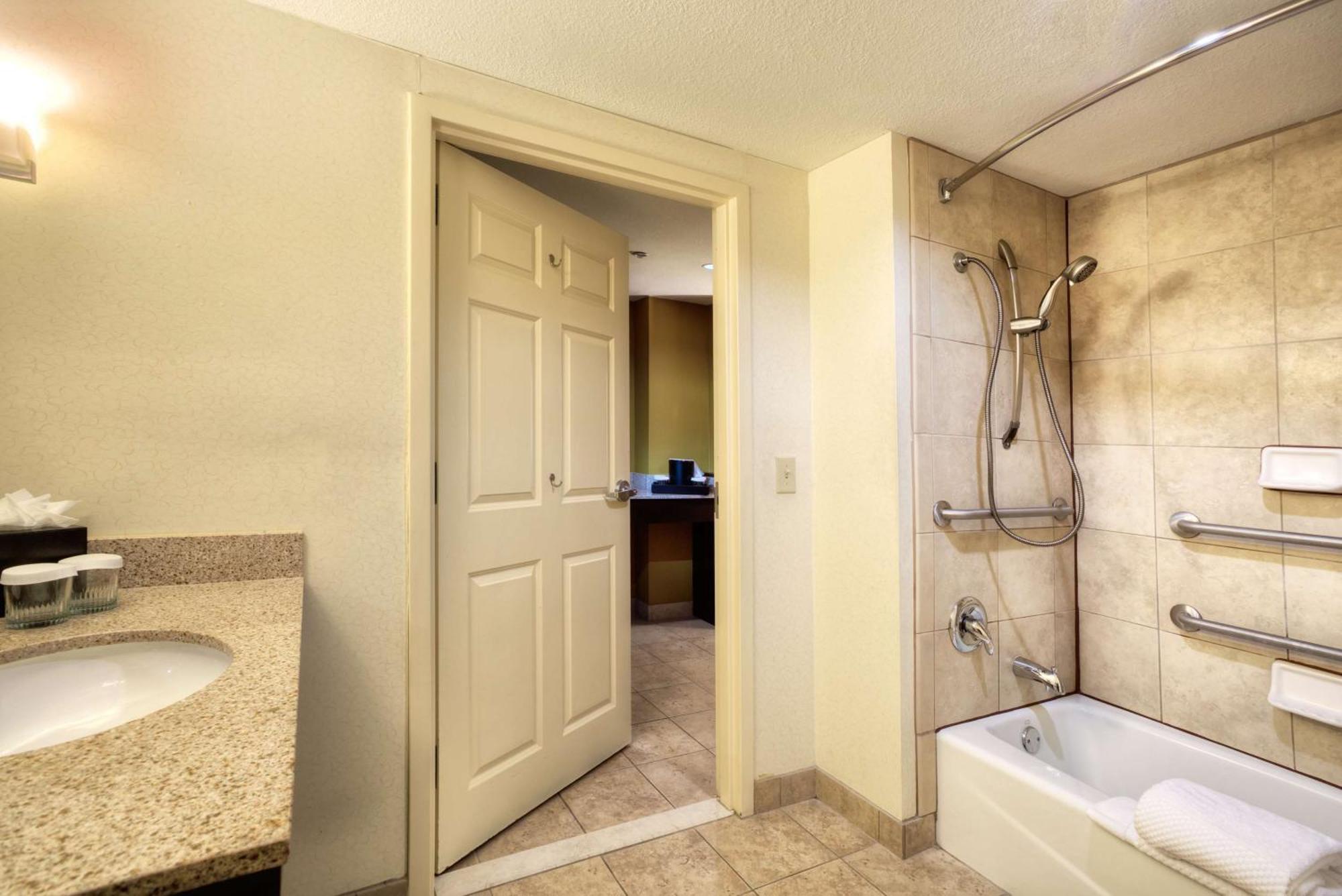 Embassy Suites By Hilton Laredo Ngoại thất bức ảnh